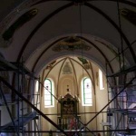 Postęp prac przy malowaniu kościoła